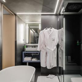 Bathroom of the suite of the Hotel Metropolis