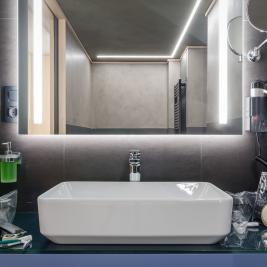 Hotel Metropolis Suite Bathroom